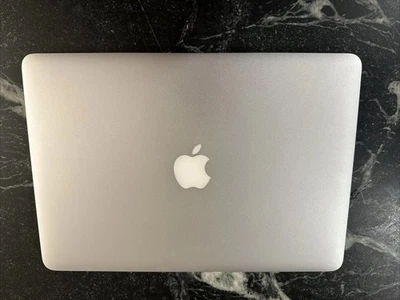 Apple MacBook Air 13 pulgadas plateado/Intel Core i5 1,7 GHz, 250 GB HD 4 GB RAM A1369 Foto 1 de 4