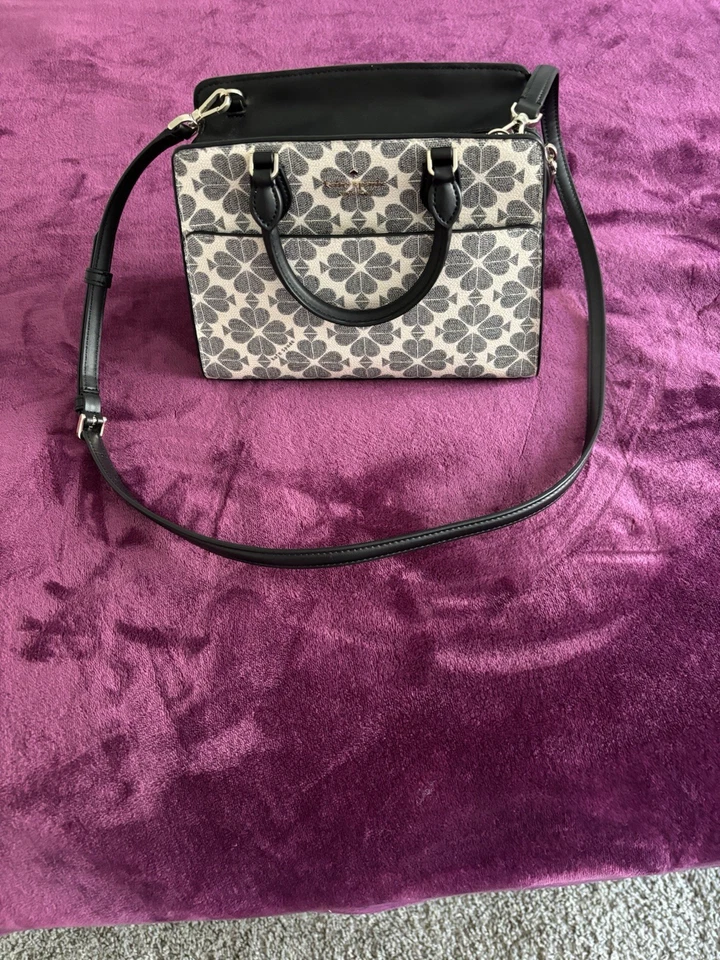 Bolso de mano Kate Spade Signature flor de pala pequeño negro bandolera Foto 1 de 4