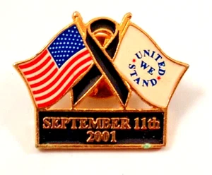 Vintage goldfarbene 9/11 September 11, 2001 Flagge patriotisch Emaille Pin - Bild 1 von 3