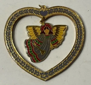 Vintage 1982 Hallmark Keepsake Ornamento Latón Cloisonne Angel in Heart - Imagen 1 de 3
