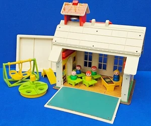 FISHER PRICE PLAY FAMILY HOUSE LITTLE PEOPLE VINTAGE 1971 CASA DA GIOCO ANNI 70 GIALLO - Foto 1 di 6