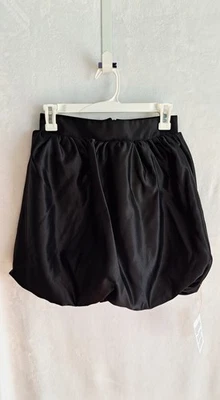 Nueva minifalda de satén negra con dobladillo de burbujas de diseño de ASOS para mujer talla 4 forrada brillante Foto 1 de 4