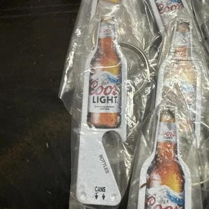 Coors Light Flaschen- und Dosenöffner / Schlüsselanhänger - Weißmetall - NEU Posten von 17 - Bild 1 von 3