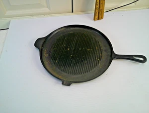 Vintage Ribbed Cast Iron Skillet. 10 1/2 " - Picture 1 of 3