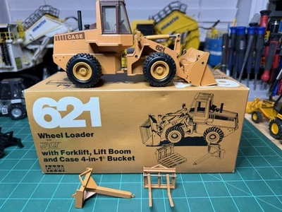 1:35 Diecast Conrad NO. 2426 Case 621 Wheel Loader with attachments - Image 1 of 4