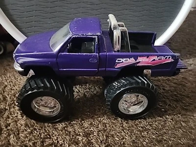 Tootsietoy 道奇 Ram 紫色怪物卡车装饰银色滚杆门打开 — 第 1/4 张图片