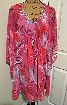 Vestido Jennifer Lopez Caftán Talla Pequeña Rosa Tropical Hoja Caftán Adornado Foto 1 de 4