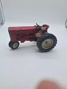 Ertl International Harvester IH Red Farm Tractor 1/16 Scale Vintage Die-Cast - Picture 1 of 16