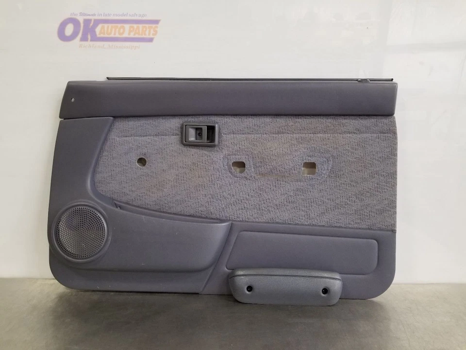 99 1999 TOYOTA TACOMA SR5 FRONT DOOR TRIM PANEL GRAY CLOTH RIGHT PASSENGER - Image 1 of 4