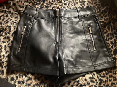 Pantalones cortos Guess nuevos con etiquetas talla M Foto 1 de 2