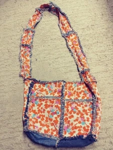 VINTAGE HANDGEFERTIGTE MESSENGER BAG DENIM UND BLUMEN ORANGE, PINK UND BLAU - Bild 1 von 7