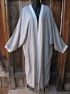 CHAQUETA PLUMERO KIMONO MARROQUÍ TEJIDA A MANO ART TO WEAR EN GRIS Y BLANCO, TALLA ÚNICA - Imagen 1 de 6