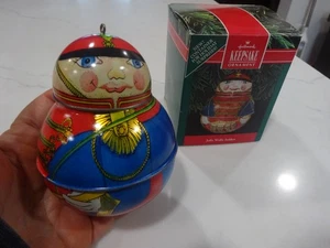 Hallmark Keepsake Jolly Wolly Soldier 1991 Dose Weihnachtsschmuck - Bild 1 von 3