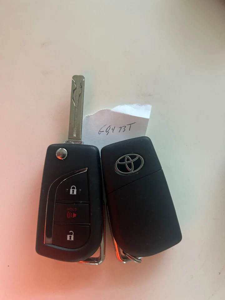 TOYOTA 3 BUTTON FLIP REMOTE O E M GQ4-73T - Image 1 of 1