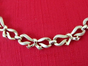 Vintage Trifari Brushed & Shiny Goldtone Bow Necklace - Picture 1 of 4