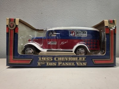 Chevrolet 1935 1-1/2 tonelada panel furgoneta Sentry hardware escala 1:24 corona diecast Foto 1 de 4