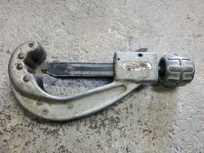 Ridgid No. 152 Quick Release Tubing Cutter With 1/4" to 2-5/8" Pipe Capacity - Image 1 of 4
