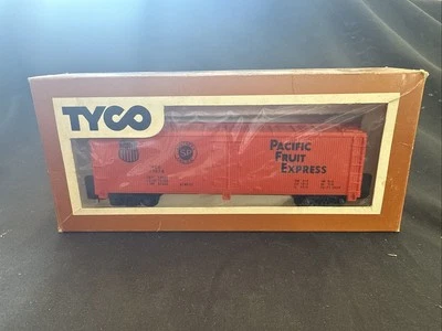 TYCO Brown Box 329J Pacific Fruit Express 40' Wood Reefer PFE 77678 HO Scale - Image 1 of 4