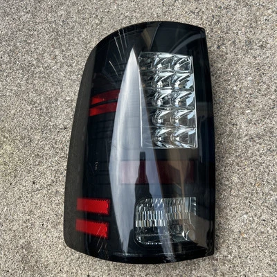 2013 2018 道奇 RAM 1500 2500 3500 右侧尾灯带 LD 黑色 ONYX — 第 1/4 张图片