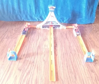Hit Wheels Trick Tracks Drop Tower Delux Stunt Set - Complete W/O Box & Manual - Image 1 of 4