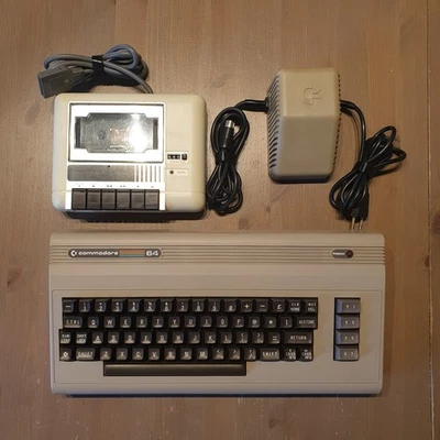 Commodore C64 Biscottone - Chip su Socket + Alim + Registratore - Test Ok - P4 - Immagine 1 di 4