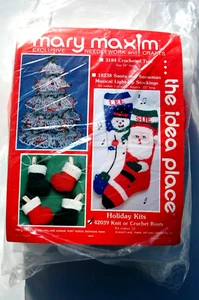 NUEVO EN PAQUETE Mary Maxim Tejido o Crochet 12 Botas de Santa Claus 42039 Adornos Rojo Verde - Imagen 1 de 3
