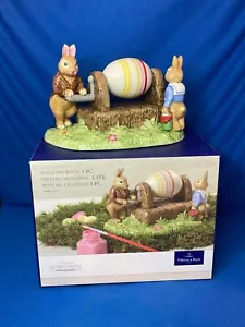 VILLEROY & BOCH BUNNY TALES COLLECTION - PAINTING EGGS FIGURINE - NEW IN BOX! - Picture 1 of 7