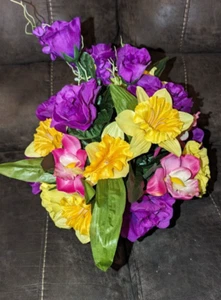 Cemetery Flowers, Cemetery Grave Decorations in Holder - Picture 1 of 3