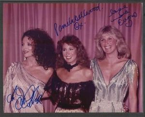 Joan Collins, Pamela Bellwood y Linda Evans - Foto autógrafa firmada 8x10 - Dyna - Imagen 1 de 1