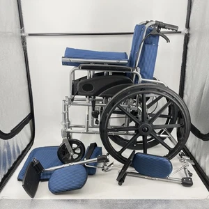 QUIRUMED Aluminiumrollstuhl mit Kopfstütze und hochklappbarer Fußstütze, faltbar - Bild 1 von 5