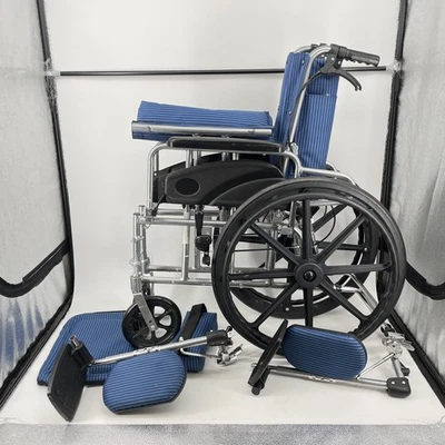 QUIRUMED Aluminiumrollstuhl mit Kopfstütze und hochklappbarer Fußstütze, faltbar - Bild 1 von 4