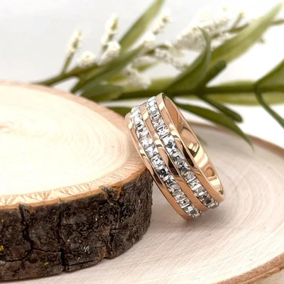 Alianza de boda de titanio de oro rosa de 8 mm con incrustación de diamantes de doble circonita cúbica anillo ligero Foto 1 de 4