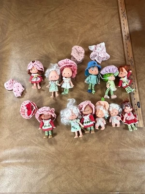 Lote De Muñecas Vintage Fiesta Pleaser Fresa Shortcake Zapatos Sombreros Etc. Foto 1 de 4