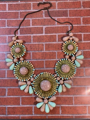 Collar Babero Neutro Pastel Floral Anthropologie Artículo Raro Joyería Envío Rápido EE. UU. Foto 1 de 4