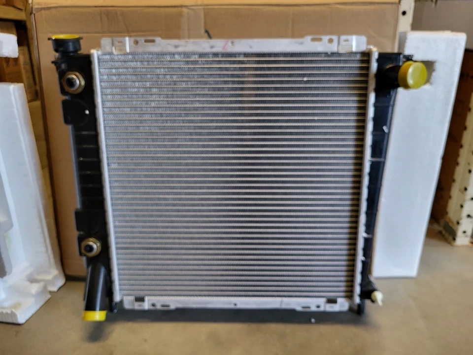 Radiador Ford Explorer/Ranger Bronco II/Mazda Pickup B3000/B4000 Foto 1 de 1