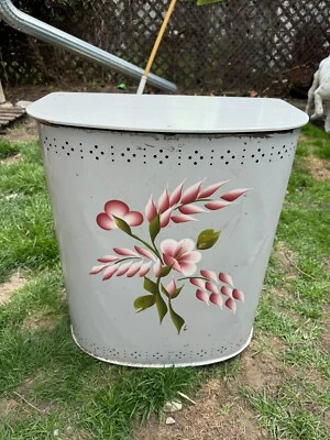 Cesta de lavandería de metal floral estilo DETECTO antigua mediados de siglo años 50 gris Foto 1 de 4