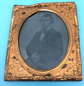 1/6 Plate DAGUERREOTYPE Gold Border Unknown Man With Suit 1800s Antique - Picture 1 of 8