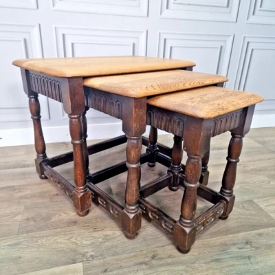Vintage Nest Of 3 Solid Oak Wooden Coffee Side Lamp Tables Turned Wood - Retro - Image 1 of 4