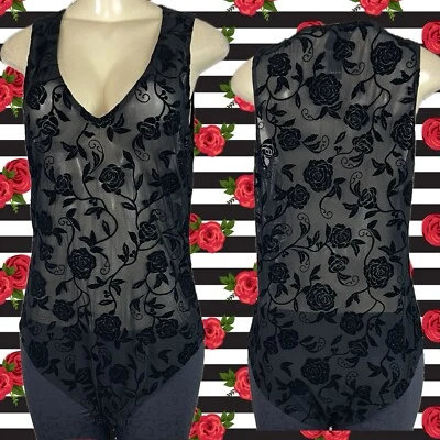 Body Torrid +3 Negro Rosa Flor Malla Transparente Terciopelo Flocado Cuello en V Sin Mangas Foto 1 de 4