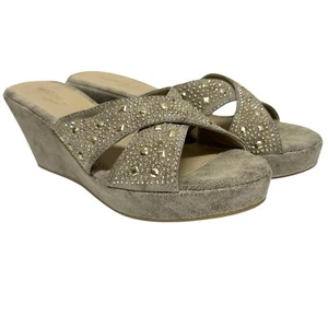 Neu Madeline Stuart Iowa Kunstleder Nieten Keilabsatz Plateau Sandalen 8 1/2 Freizeit - Bild 1 von 9