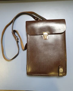 originale Meldetasche, mit farb.Bleistiften, Zirkel, Taktikschablone, Messgerät - Bild 1 von 17