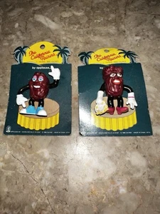 Lot Of 2 Vintage The California Raisins Pins 1980’s  Lapel Pins - Bild 1 von 2