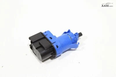 Interruptor de luz de pedal de freno de piso inferior delantero izquierdo MAZDA 3 2014-2021 OEM Foto 1 de 4