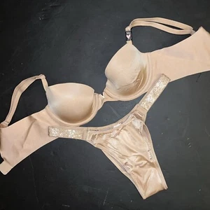 Victoria's Secret 32A SET REGGISENO XS cinturino lucido collant brasiliano BEIGE leggermente foderato - Foto 1 di 5