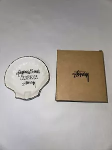 Nuevo Cenicero Stussy Laguna Beach Cerámica Seashell Blanco Internacional 138785 - Imagen 1 de 3