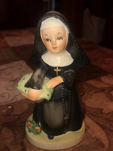 Katayama Nun Antique Vintage NUN Figurine Signed With Basket Flowers Handpainted - Picture 1 of 6