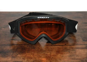 Oakley Brille schwarzes Gestell bernsteinfarbene Gläser Ski Snowboard Schnee - Bild 1 von 2