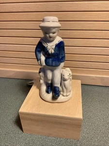 Traje de marinero vintage de porcelana para niño con perro azul y blanco - Imagen 1 de 8