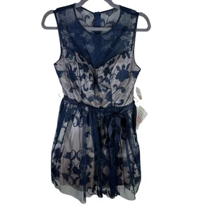 B. Vestido Elegante Nuevo con Etiquetas Azul Marino Crema Floral Encaje Sin Mangas Calce Corto y Acampanado Talla 7/8 - Imagen 1 de 10