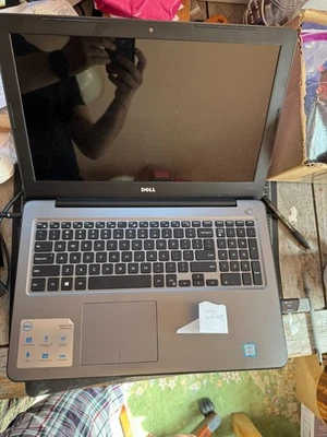 Dell Inspiron 15 5000 Series • i5 7. Gen • Lauter Lüfter • Kein Boot/Bios • For Parts/ - Bild 1 von 4